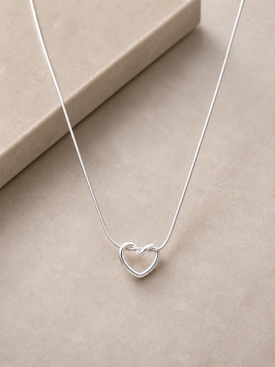 Product Details – Interlocking Heart Pendant Necklace
