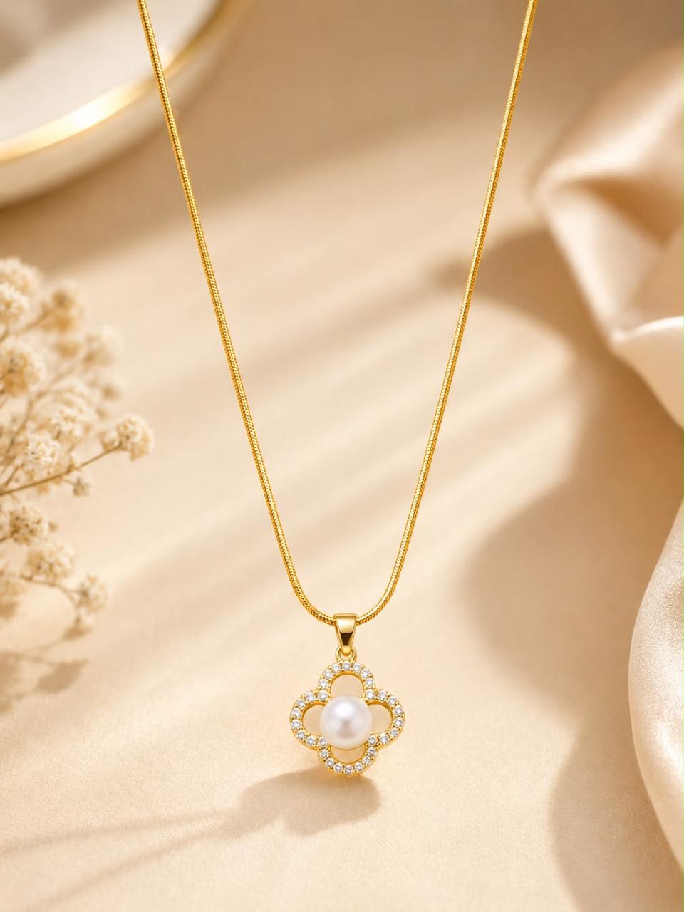 Product Name: Pearl Clover Pendant Necklace