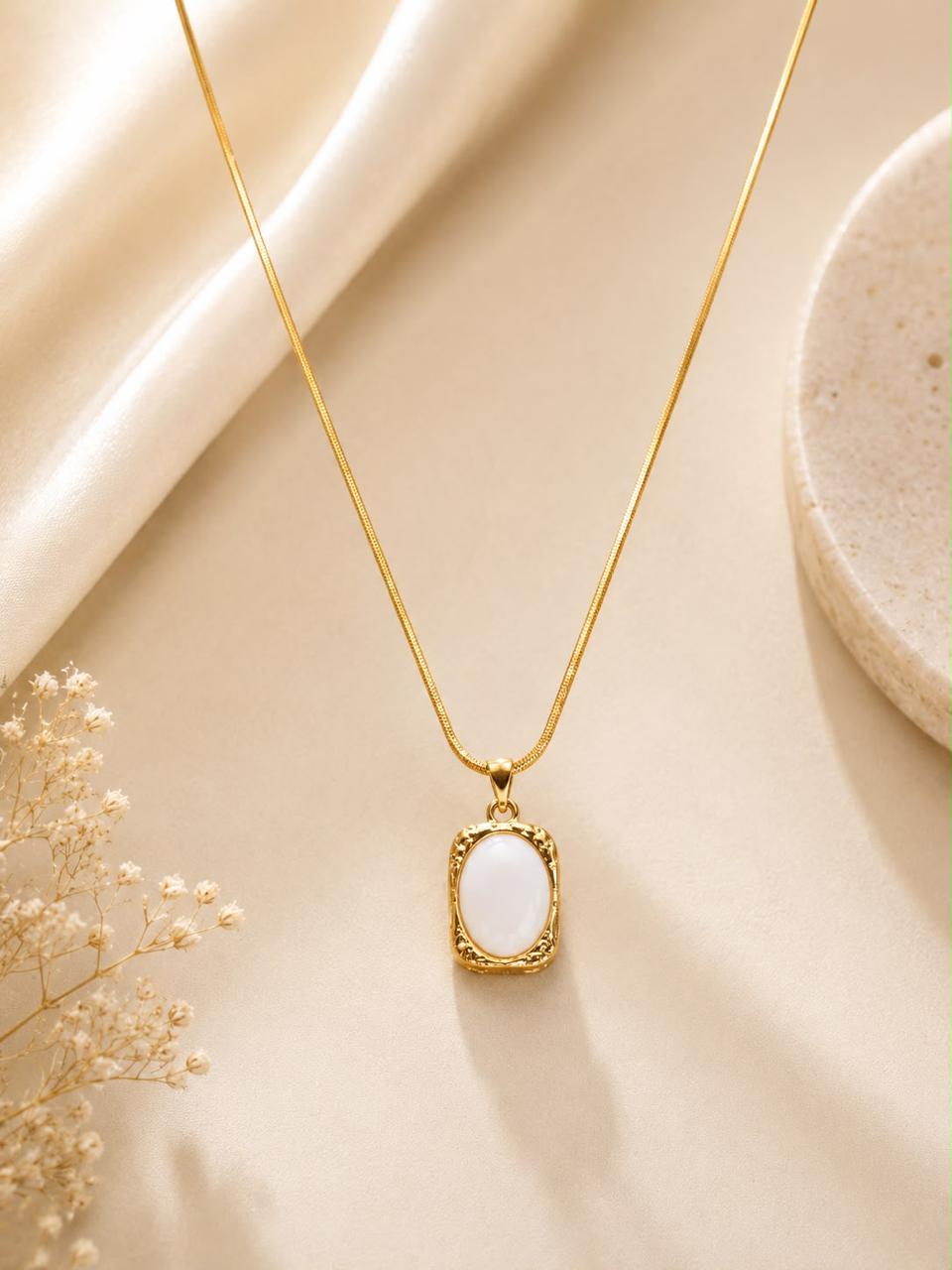 Product Details – Pearl Rectangle Pendant Necklace